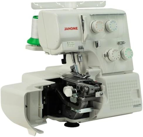Overlock serger machine with differential feed system — photo 5