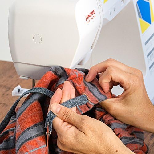 Computerized sewing machine with thirty built-in stitches — photo 3
